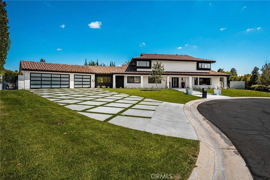 Photo of 10282 OLD LAMPLIGHTER Lane, Villa Park, CA 92861 (MLS # PW26081490)