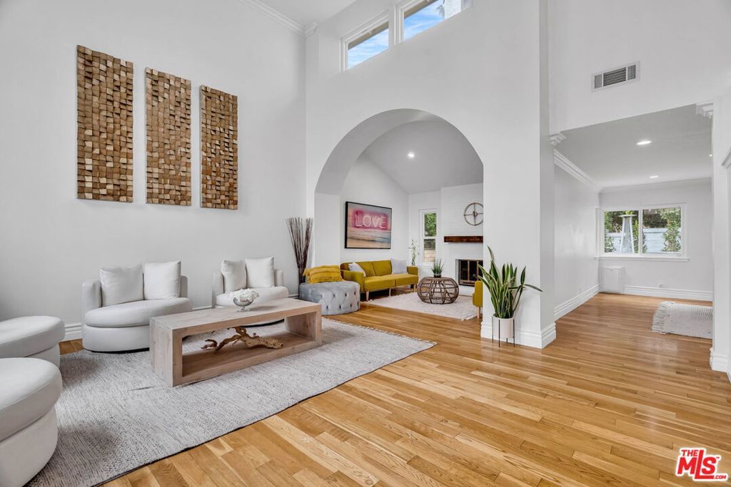 Photo of 3225 Futura Pt, Thousand Oaks, CA 91362 (MLS # 25602961)