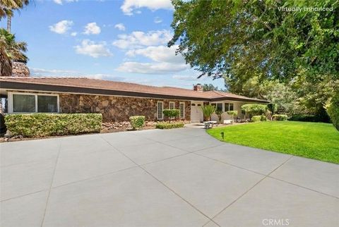 Photo of 354 Westlake Dr, Palmdale, CA 93551 (MLS # SR26013925)