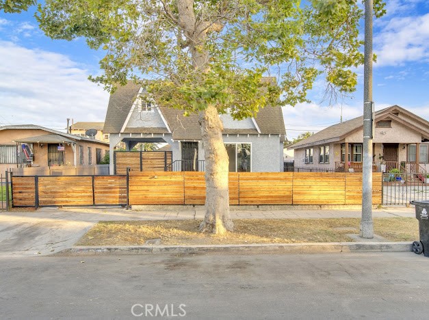 1438 W 69th Street