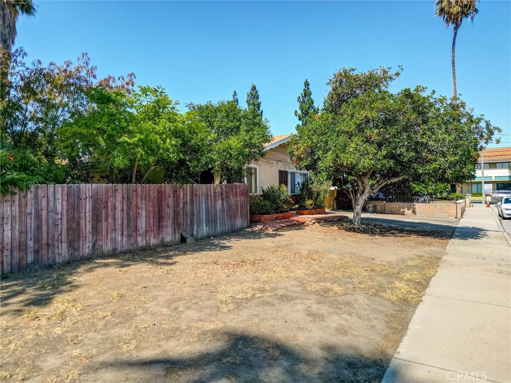 1106 E 7th