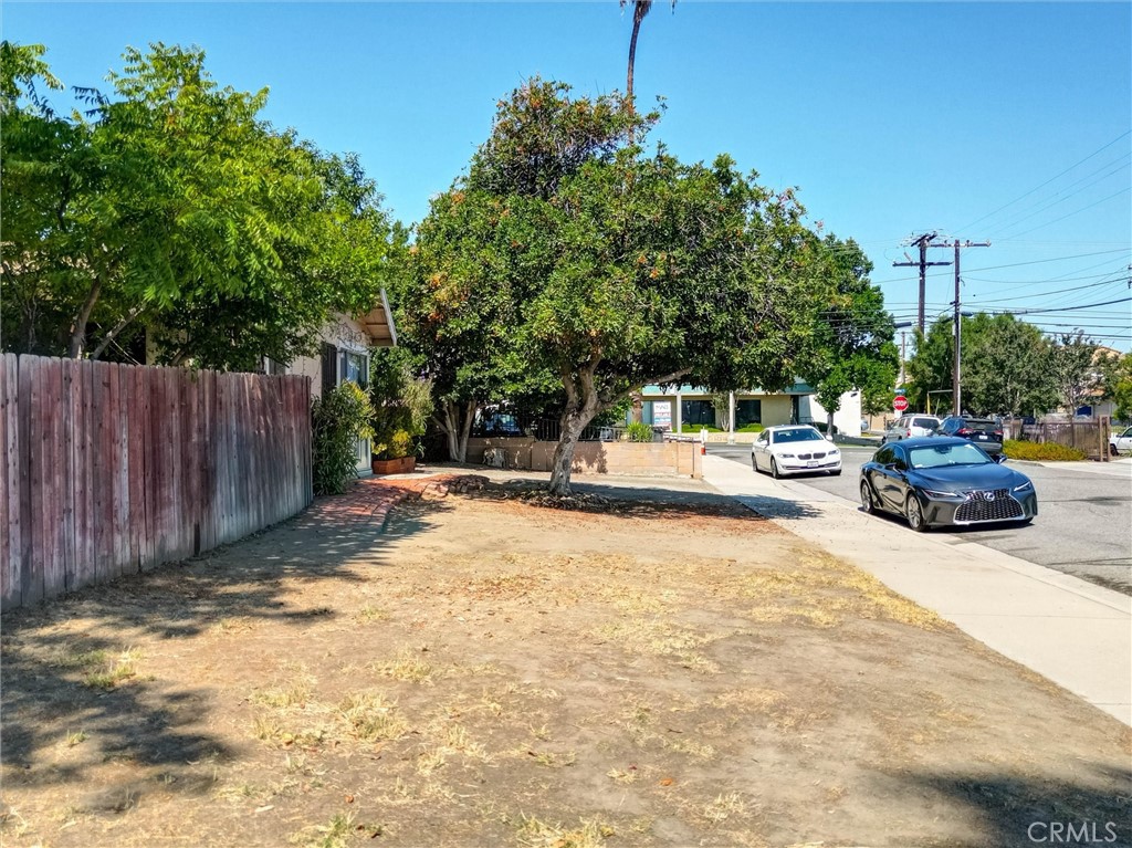 1106 E 7th