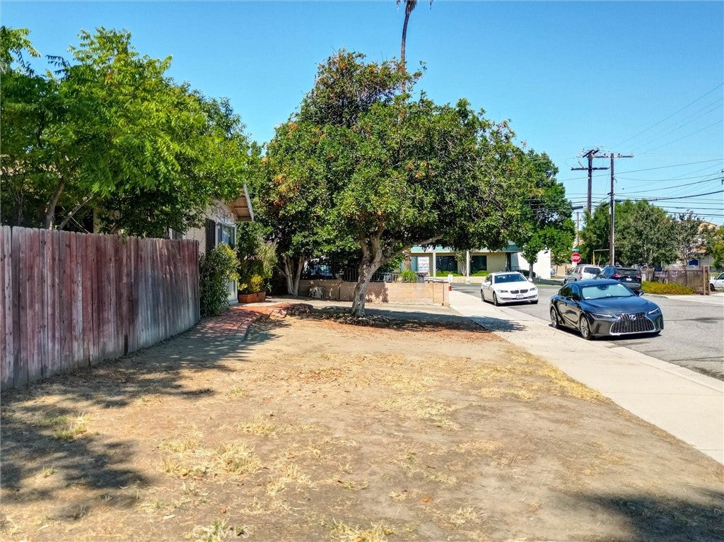 1106 E 7th