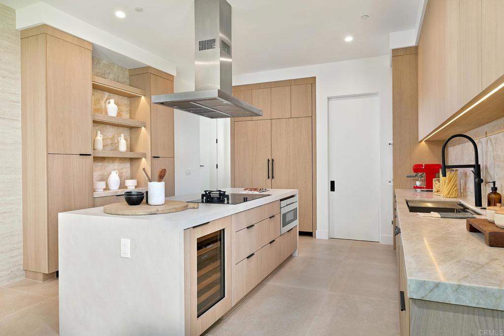 228 N Helix