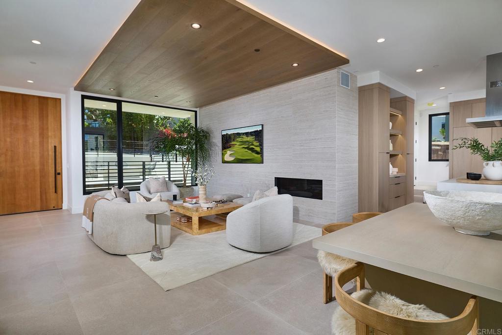 228 N Helix