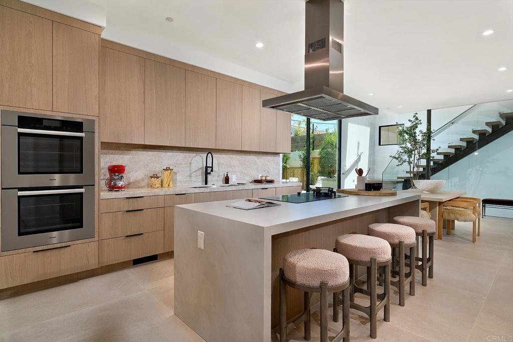 228 N Helix