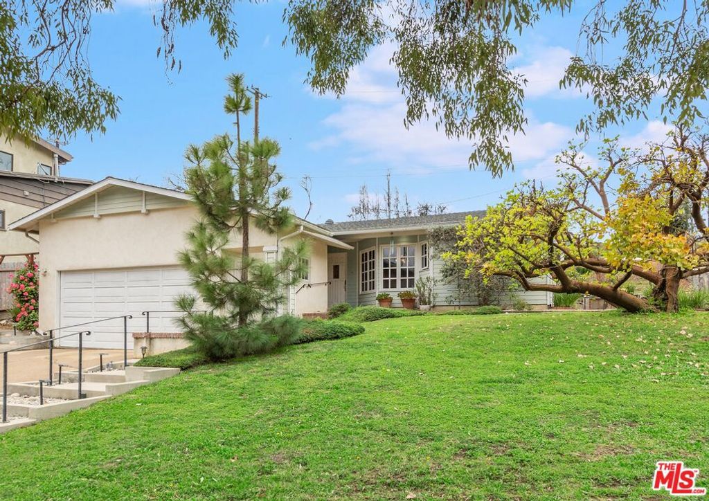 Photo of 16801 W Sunset Boulevard, Pacific Palisades, CA 90272 (MLS # 26641703)