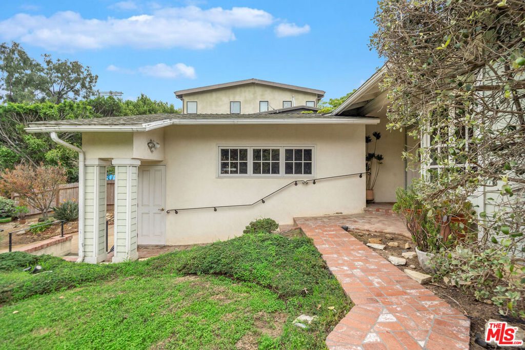 16801 W Sunset Boulevard