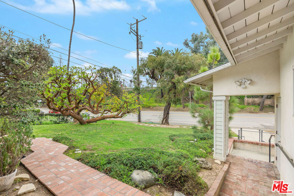 16801 W Sunset Boulevard