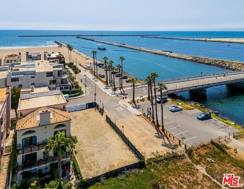Photo of 6202 Pacific Avenue, Playa Del Rey, CA 90293 (MLS # 26876607)