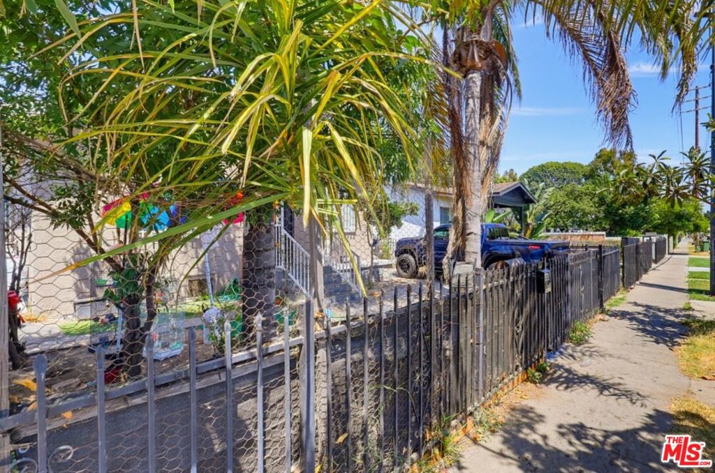 331 W 92nd Street, Los Angeles CA 90003