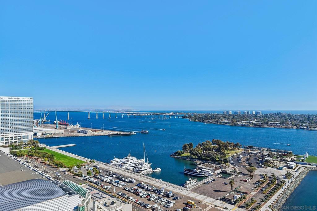 200 Harbor Dr 3201