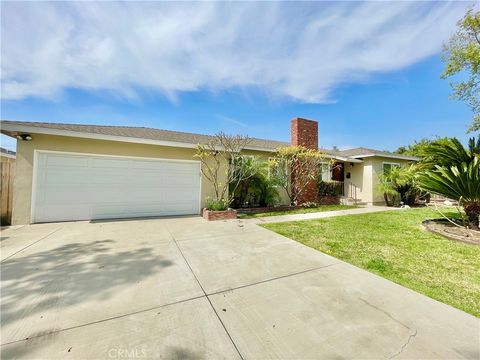 Photo of 249 S Worthy Dr, Glendora, CA 91741 (MLS # CV26048676)