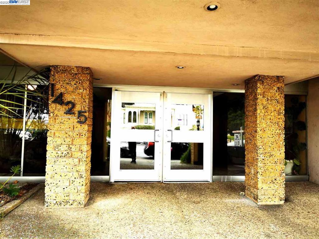 Location, location, location! This complex is next to beautiful Lake Merritt. Short distance to Lake Merritt Bart Station, restaurants, library, farmer's market, down town. It is right across from the Lake Chalet Restaurant. The unit is on top floor. Bright and airy. Kitchen with granite counter top & exhaust fan out of the building. Living room with sky light and wood floor. Double panel windows in bedroom and living room. The unit is deeded 1 car parking space. Complex has pool, elevator. Don't miss it! virtue tour: https://www.youtube.com/watch?v=t0cu0Z-7zEY