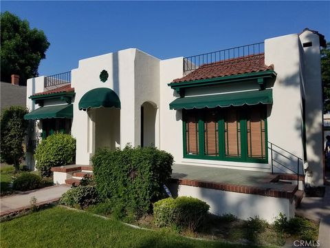 Photo of 454 S Glassell St, Orange, CA 92866 (MLS # PW25254052)