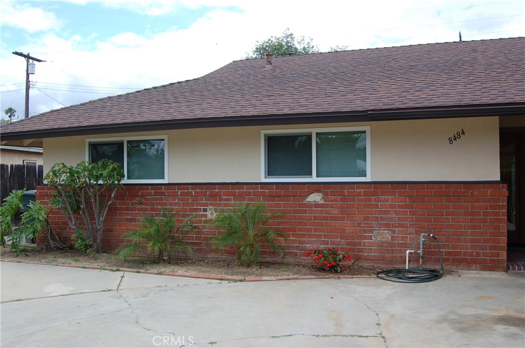 8484 MONTEEL Place