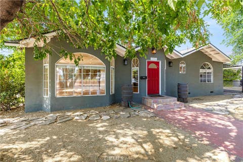Photo of 18600 Gilmore Street, Reseda, CA 91335 (MLS # SR26172038)