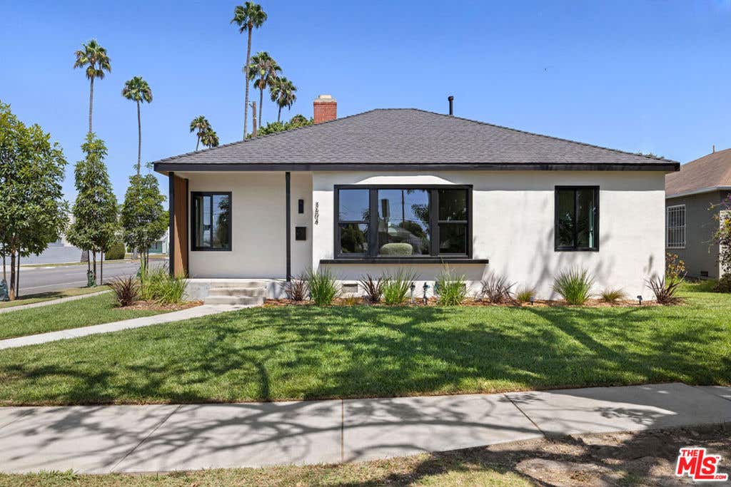 Photo of 3604 S Muirfield Road, Los Angeles, CA 90016 (MLS # 26871973)