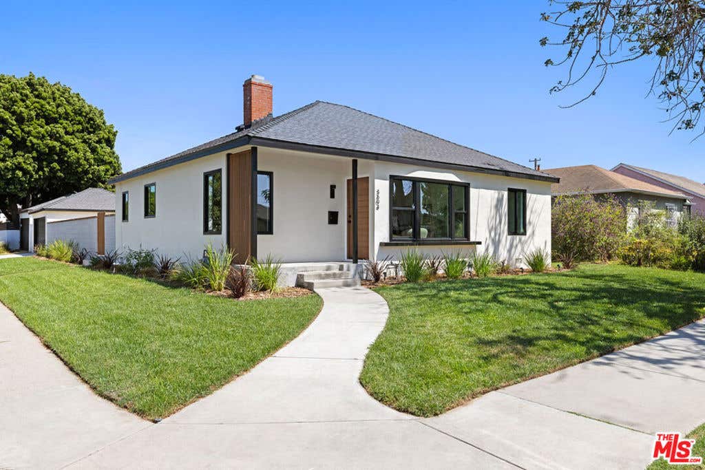 Photo of 3604 S Muirfield Road, Los Angeles, CA 90016 (MLS # 26871973)