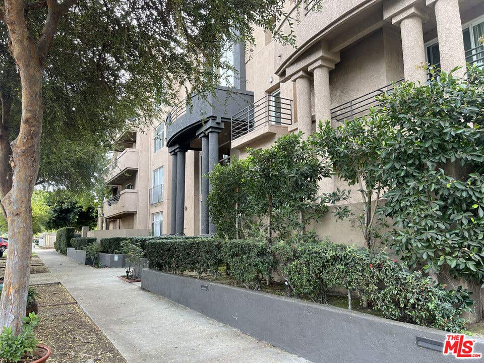 Photo of 640 W 4th Street #205, Long Beach, CA 90802 (MLS # 25599787)