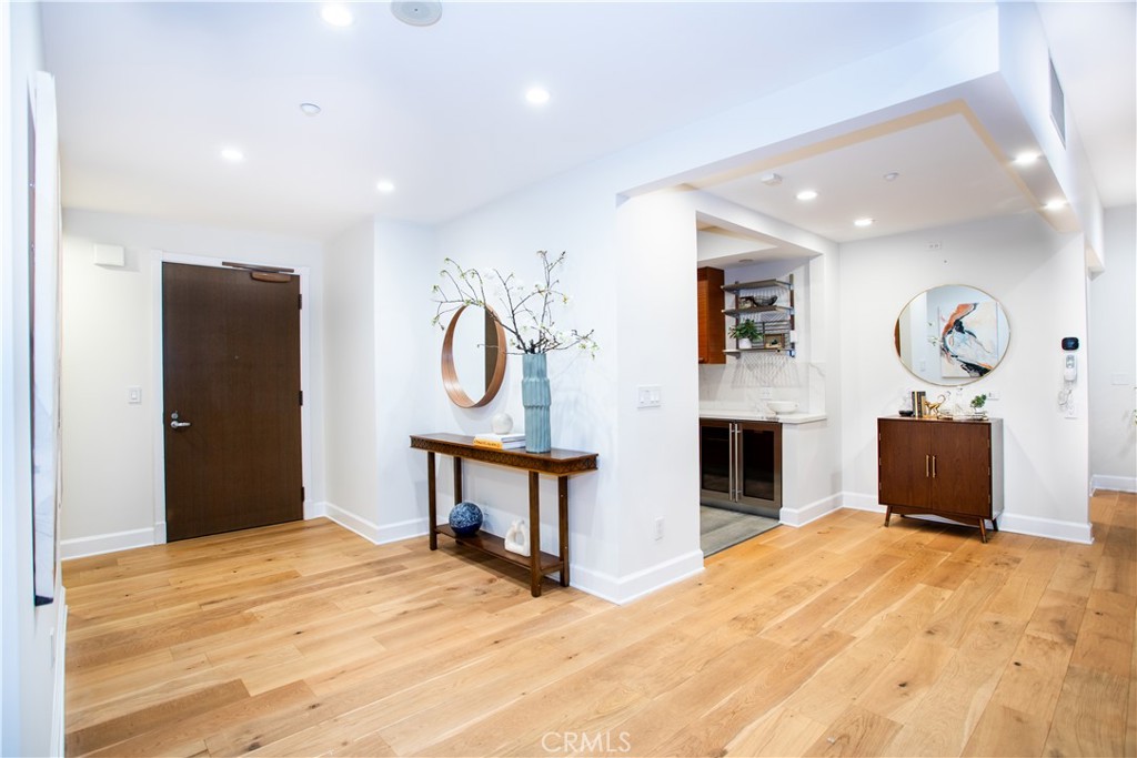 Properties 2 900 W Olympic Boulevard 48C