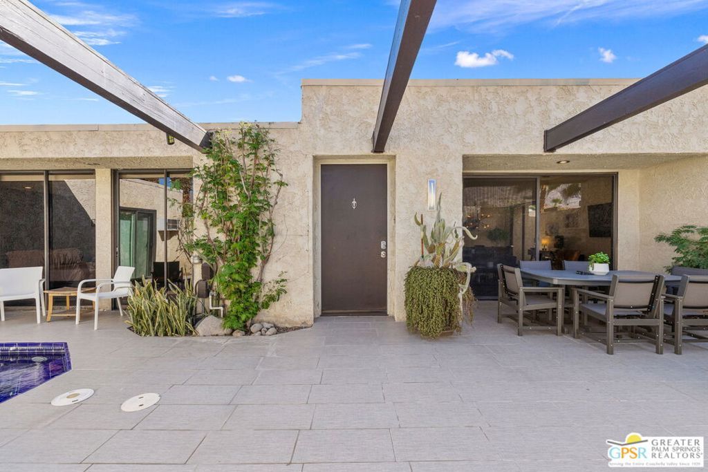 Photo of 427 N Calle Rolph, Palm Springs, CA 92262 (MLS # 25609629PS)