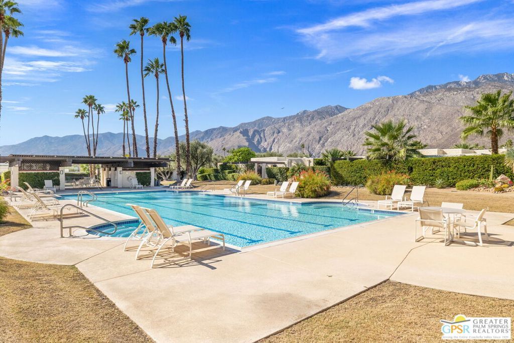 Photo of 427 N Calle Rolph, Palm Springs, CA 92262 (MLS # 25609629PS)