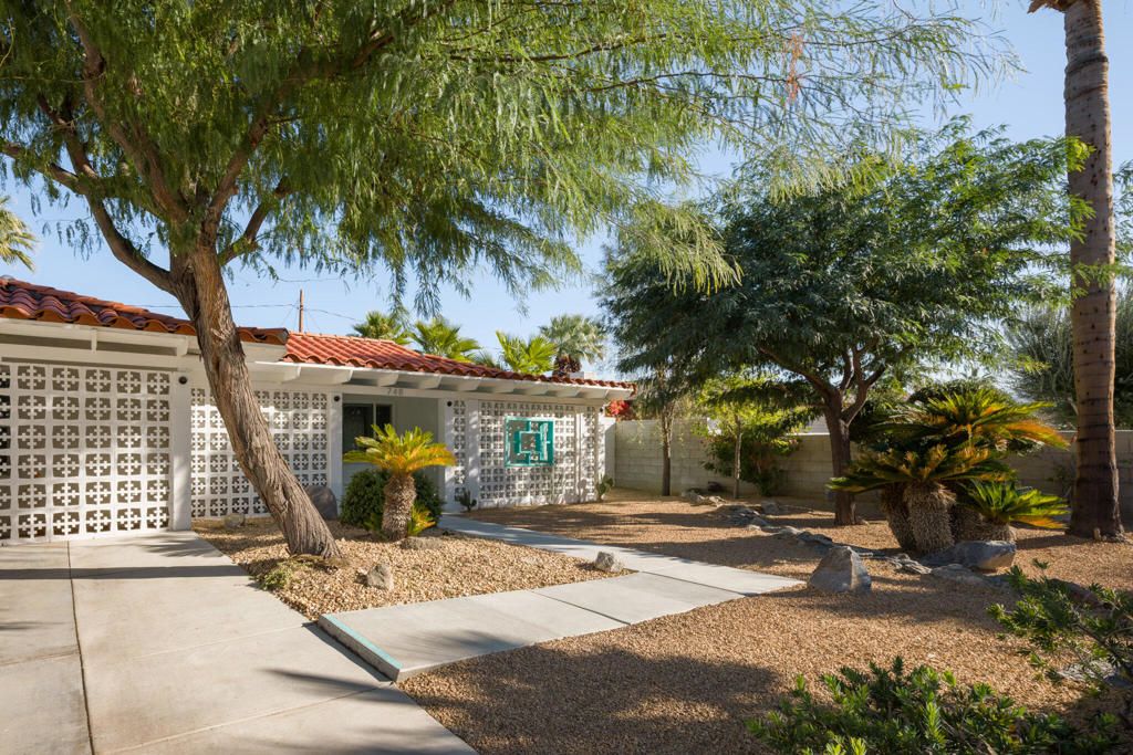 Photo of 748 N Calle Rolph, Palm Springs, CA 92262 (MLS # 219139667PS)