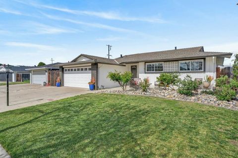 Photo of 559 Yurok Circle, San Jose, CA 95123 (MLS # ML82038687)