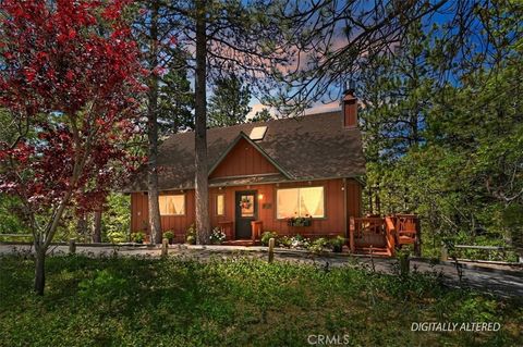 Photo of 1140 Evergreen Lane, Lake Arrowhead, CA 92352 (MLS # IG26096027)