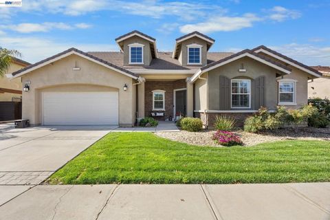 Photo of 2233 2233 Demartini Ln Ln, Brentwood, CA 94513 (MLS # 41125787)