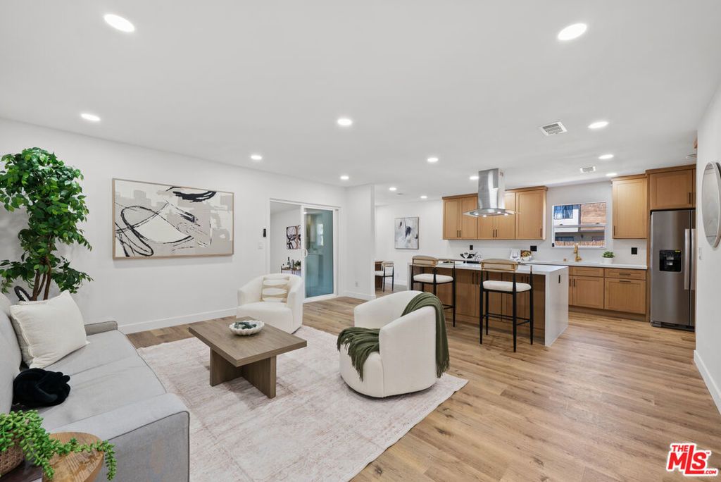 Photo of 15358 Gault Street, Van Nuys, CA 91406 (MLS # 26737403)