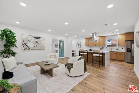 Photo of 15358 Gault Street, Van Nuys, CA 91406 (MLS # 26737403)