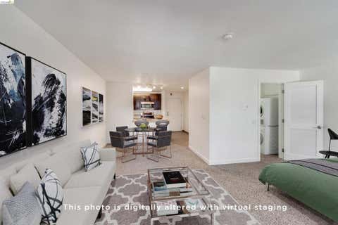 Photo of 6400 Christie Ave AVE #3206, Emeryville, CA 94608 (MLS # 41144903)