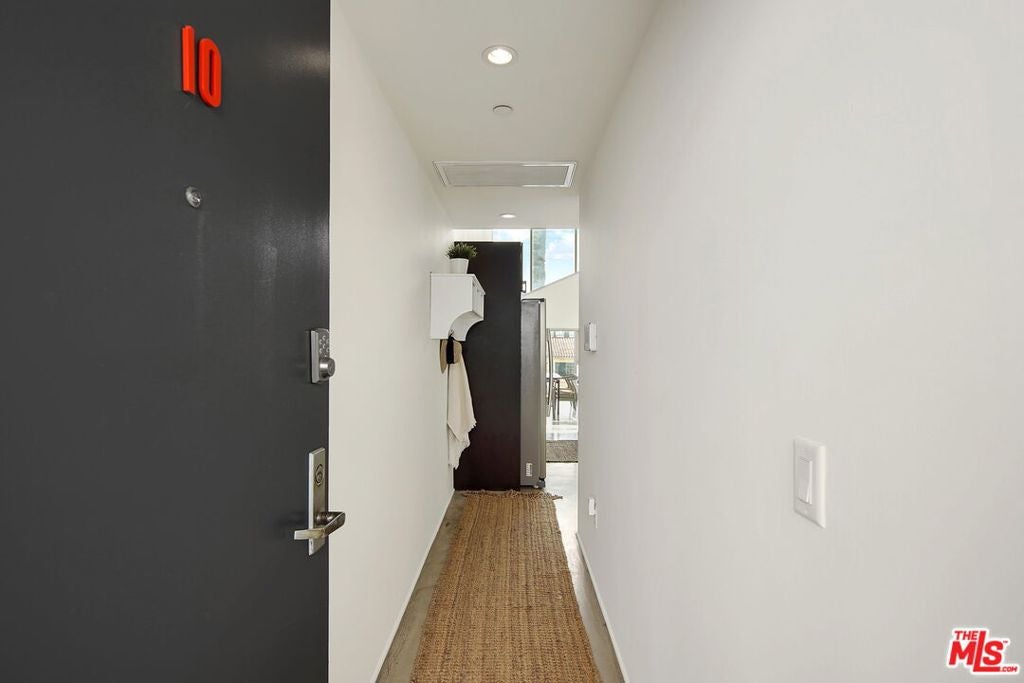 803 Wilcox Avenue 10, Los Angeles CA 90038