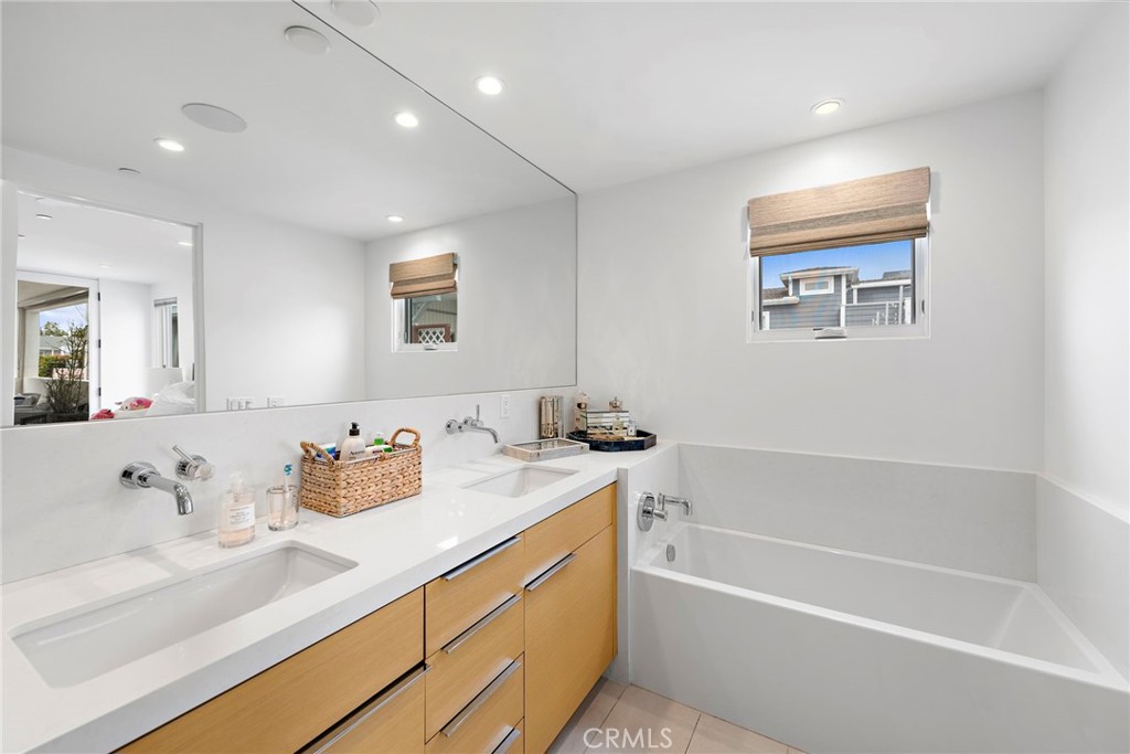 Corona del Mar South of PCH (CDMS) - Residential Lease