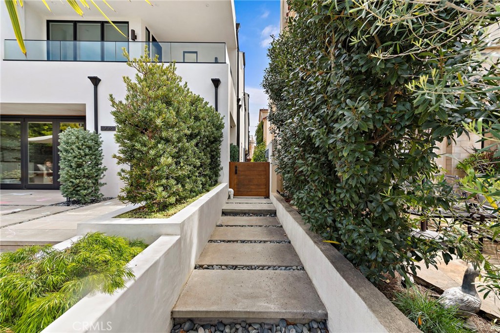 Corona del Mar South of PCH (CDMS) - Residential Lease