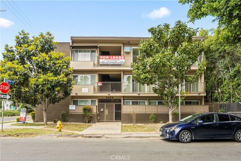 Photo of 5409 RADFORD Avenue #7, Valley Village, CA 91607 (MLS # SR26096837)