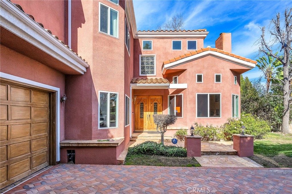 Photo of 16523 Esprit, Encino, CA 91436 (MLS # SR26008233)