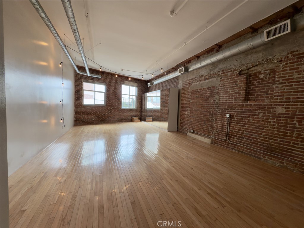 500 Molino Street 208