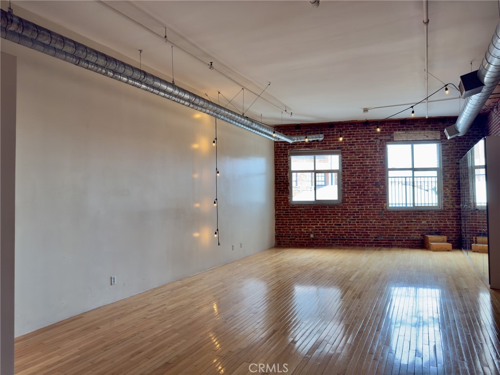500 Molino Street 208
