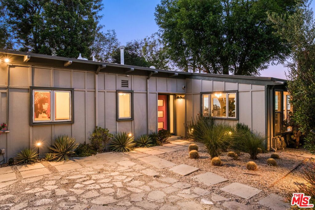 Photo of 7523 Mulholland Drive, Los Angeles, CA 90046 (MLS # 26851265)