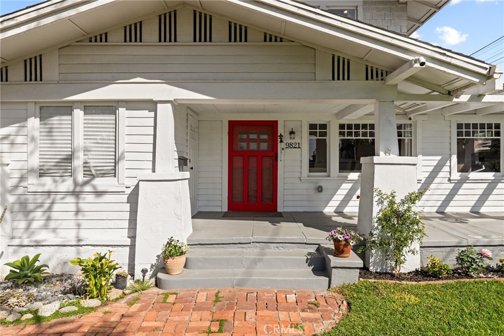 9821 Garibaldi Avenue