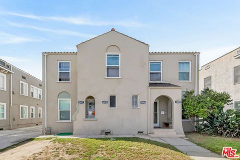 Photo of 1405 S Bronson Avenue, Los Angeles, CA 90019 (MLS # 26685941)