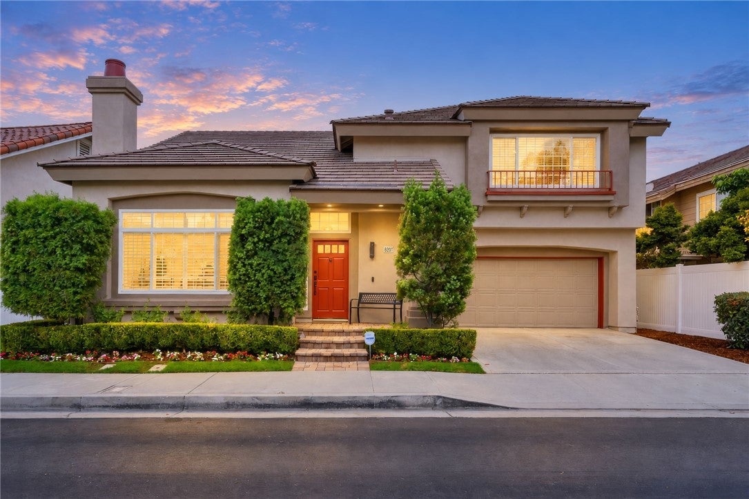 8301 E Peacock LN