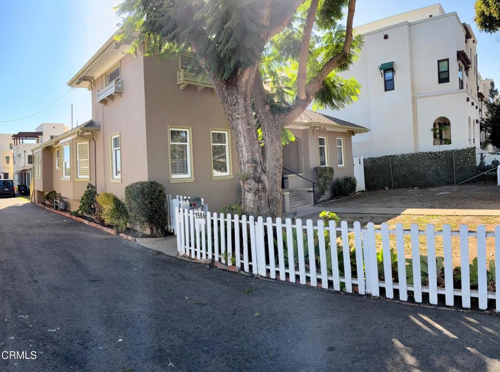 Beautiful 1920-1940 3+1 craftsman home in Convenient Down Town Ventura Location less than 1 mile from the beach. Complete interior remodel...including all new paint flooring and light fixtures. Pictures speak for themselves. Lots of rooms and space including breakfast room, laundry room, walk in pantry, dining room, family room...living room and more. All stainless steel appliances with newer cupboards and granite counter tops in kitchen. Pets will be considered with additional pet addendum and insurance.