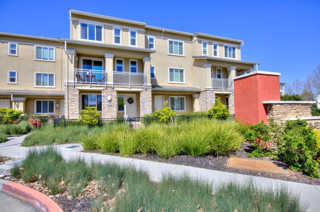 611 Avenue One Drive