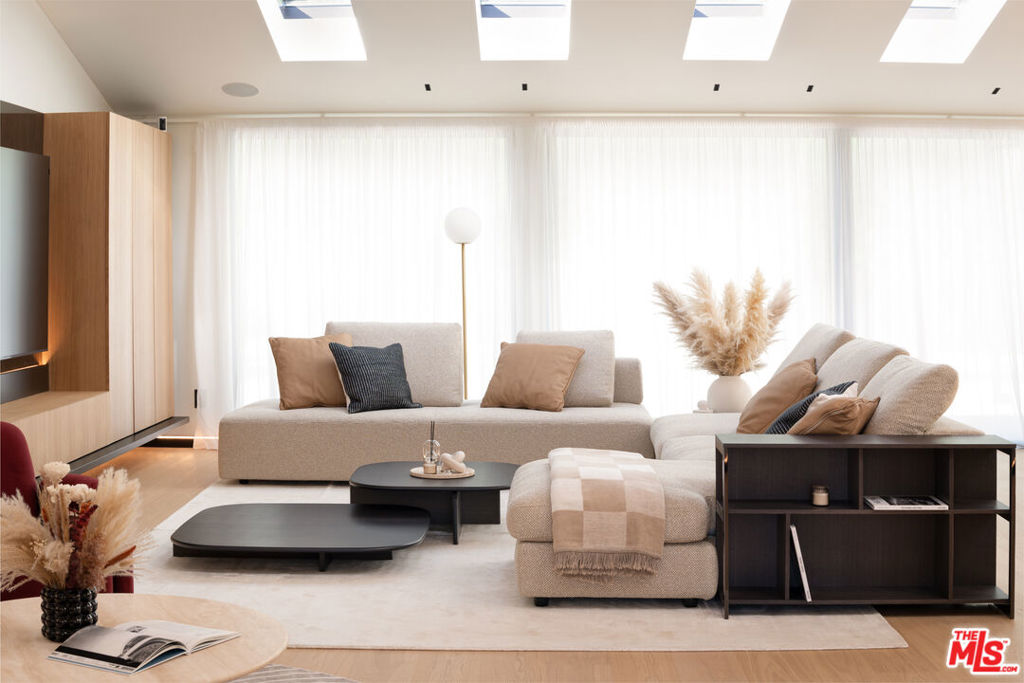 5973 Ellenview Avenue