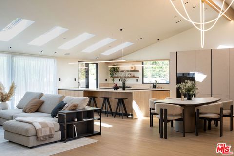 Tiny photo for 5973 Ellenview Avenue, Woodland Hills, CA 91367 (MLS # 26660971)