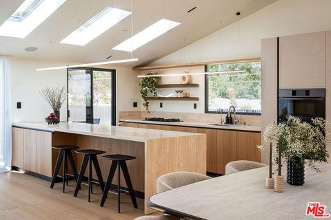 Tiny photo for 5973 Ellenview Avenue, Woodland Hills, CA 91367 (MLS # 26660971)